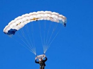 和平精英从高处跳怎么打开降落伞,和平精英高空跳伞开启降落伞全攻略